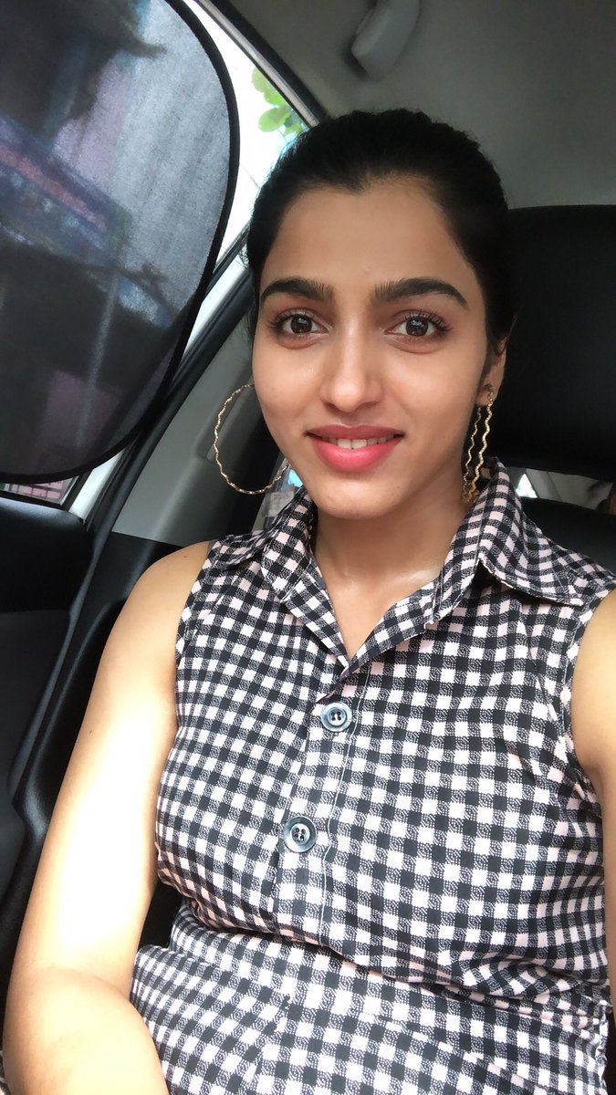 SaiDhanshika's tweet image. Resolve to worry less and rock a red lip. 
.
.
.
#dolledup #nevermindthecaption😂
#hoolahoop 
#nevergooutofstyle 👸🏼