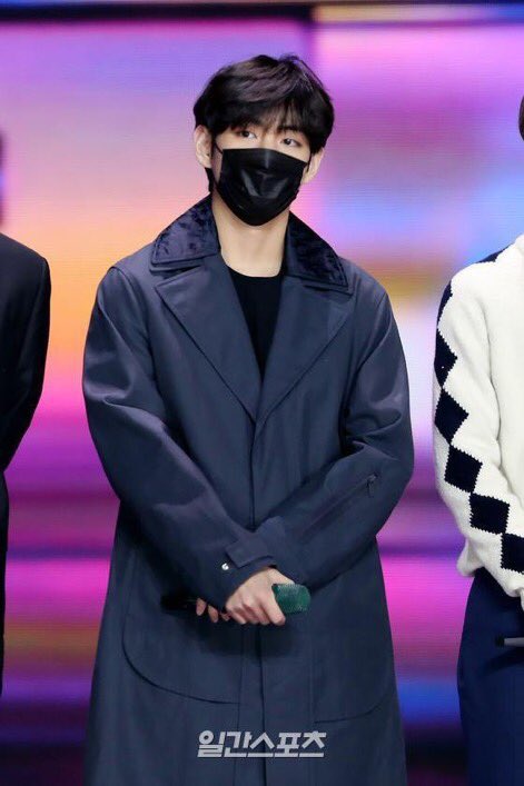 taebokkiii's tweet image. Kim taehyung looks so fine 😭✨