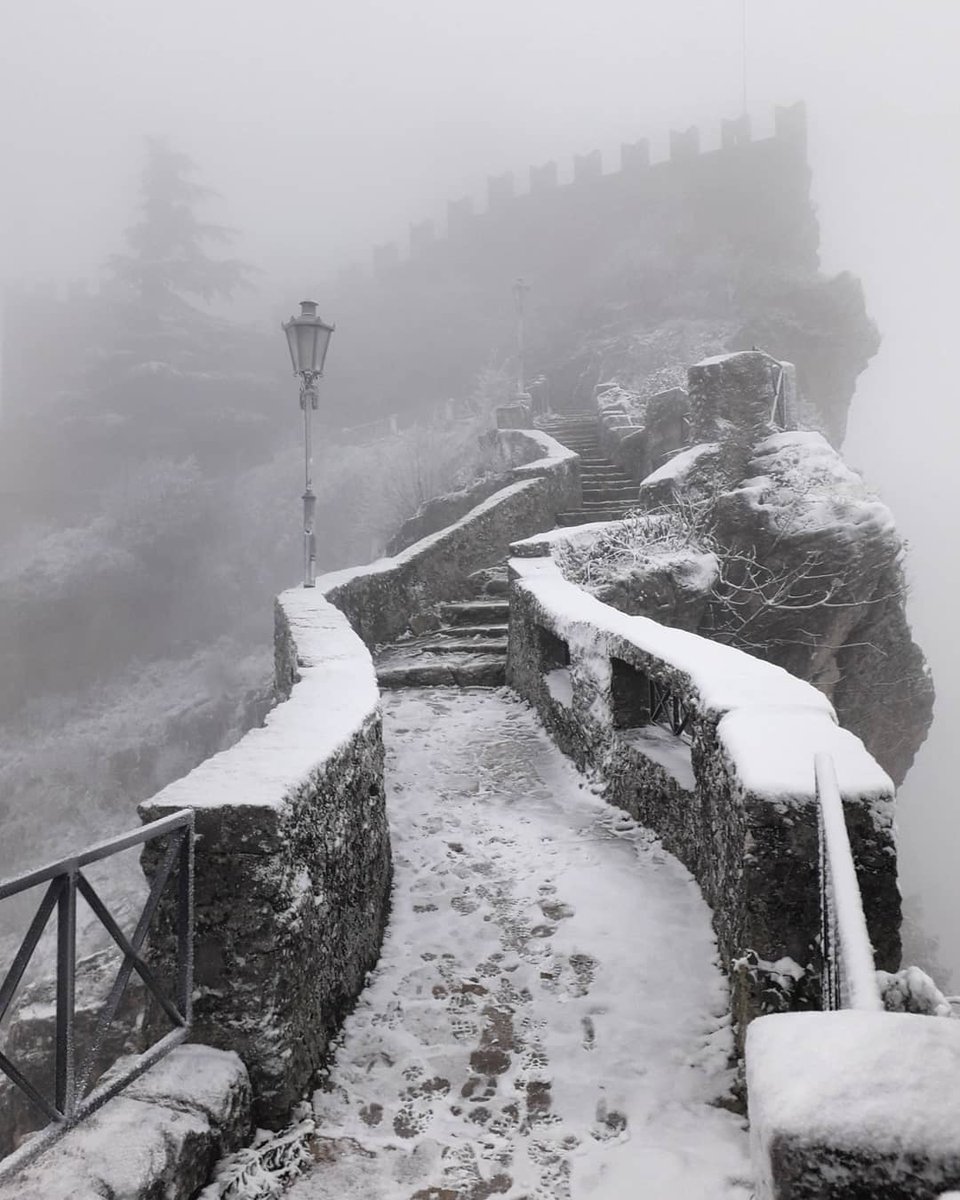 Buongiorno da una San Marino innevata! Nella giornata di ieri è arrivata la neve, che rende ancora più magica la nostra Repubblica! ❄️

Foto di fabi_salvatori74 (Instagram)