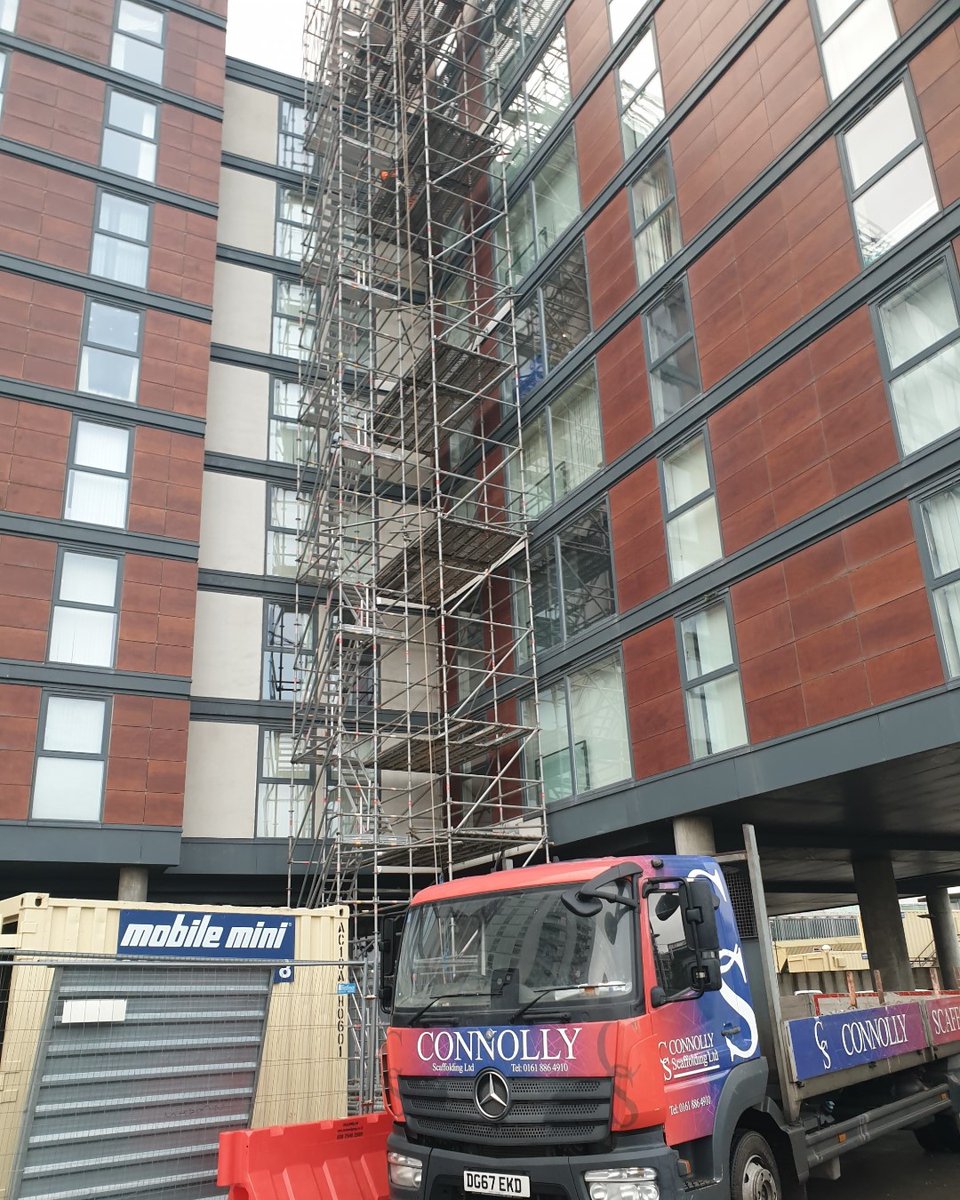 connolly_scaff's tweet photo. We are busy at work providing access to City Lofts Salford Quays to remove and replace existing unsuitable cladding

The existing cladding in place is affecting both penthouse apartments with complete works expected to take 2 weeks from erection of scaffold to removal https://t.co/NM56cn66XG