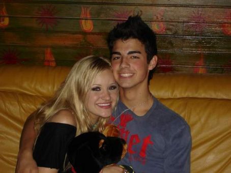 2005-2006: AJ Michalka from duo of sisters Aly & AJ. They were each other’s first kiss.