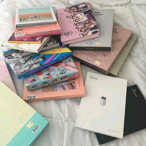 honeyhaerim's tweet photo. ✨kpop album giveaway✨

along with my retweet deals, i wanted to host a giveaway too.

rules:
🍉retweet &amp; like this post
🍉comment below which album you’d like
🍉tell me which country you’re from

that’s it!
you don’t have to be following me to enter ^o^

(pictures are not mine) https://t.co/NYExxthzlU