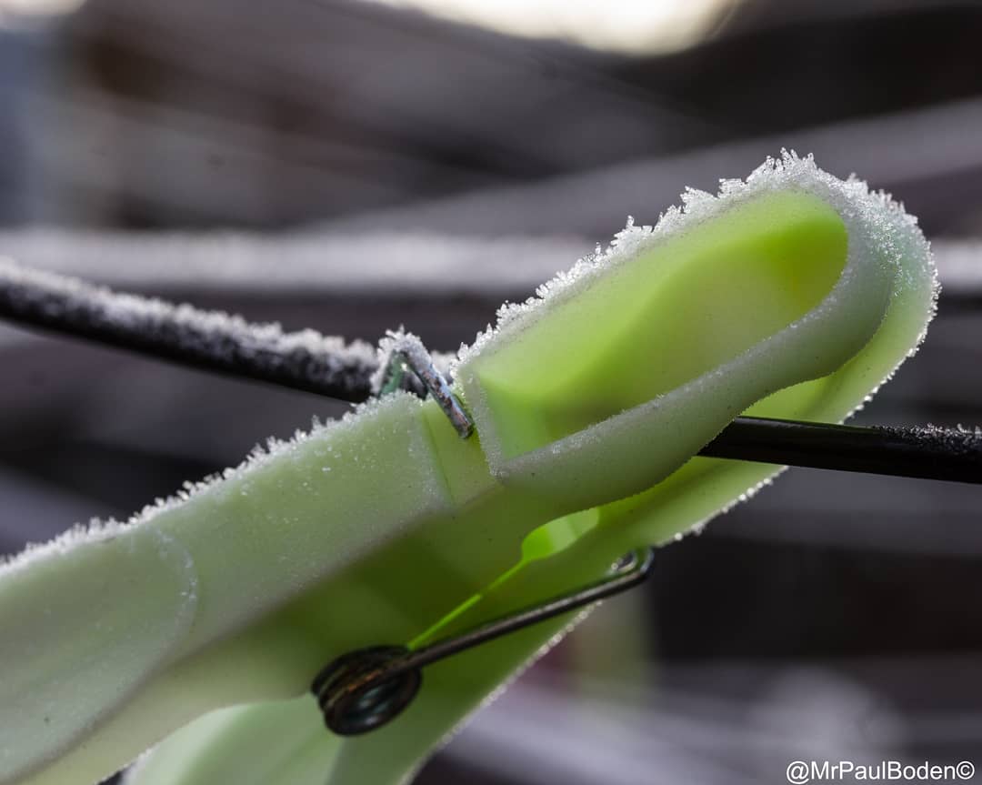 MrPaulBoden's tweet photo. ❄️Frozen Peg❄
.
.
.
#frozenpeg #clothespeg #clothespegonline #icecrystals❄️ #icecrystals #ice #macrophotography #macro #canon #canonphotography https://t.co/1fgZK7f2Pp