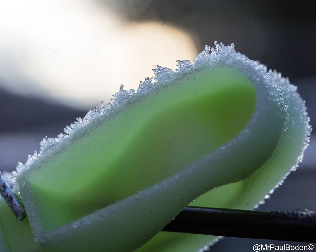 MrPaulBoden's tweet photo. ❄️Frozen Peg❄
.
.
.
#frozenpeg #clothespeg #clothespegonline #icecrystals❄️ #icecrystals #ice #macrophotography #macro #canon #canonphotography https://t.co/1fgZK7f2Pp