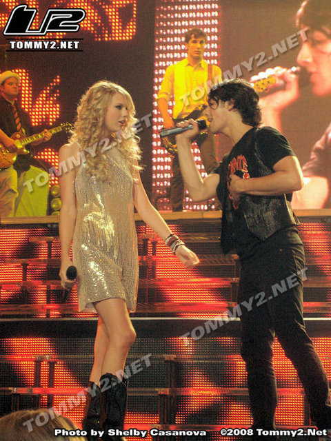 2008: Taylor Swift. I guess we all know Joe and Taylor (Jaylor)’s story.