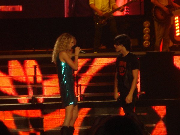 2008: Taylor Swift. I guess we all know Joe and Taylor (Jaylor)’s story.