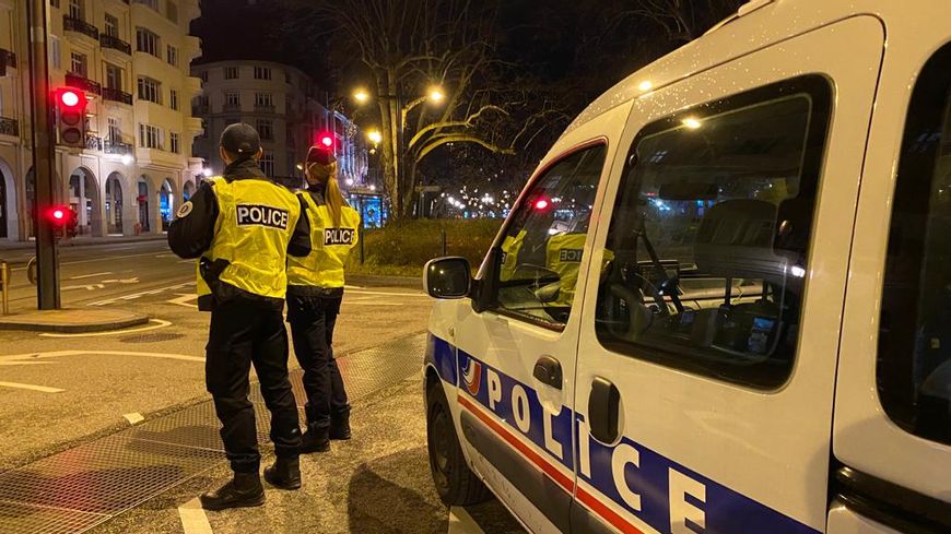 icipaysdesavoie's tweet photo. Le couvre-feu reste à 20 heures en Haute-Savoie, pas de durcissement de la mesure comme cela avait été envisagé
https://t.co/u5tpRPq6VG https://t.co/M81B66kx5n