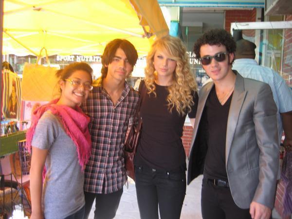 1st pic: Joe spotted at one of Taylor’s shows. 3rd pic: that date Joe and Nick had with Taylor and Selena behind them.