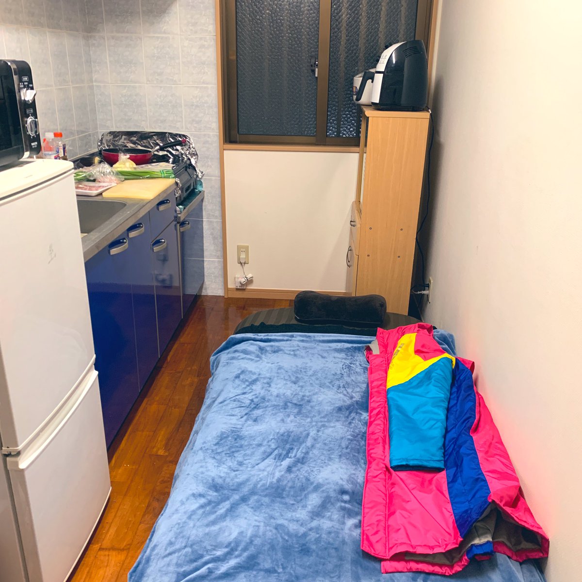 なみちゃん On Twitter 家のクーラー暖房機能なく寒いので しばらくキッチンで寝ます この部屋は窓少ない 今から鍋するので部屋が暖かくなる のはず