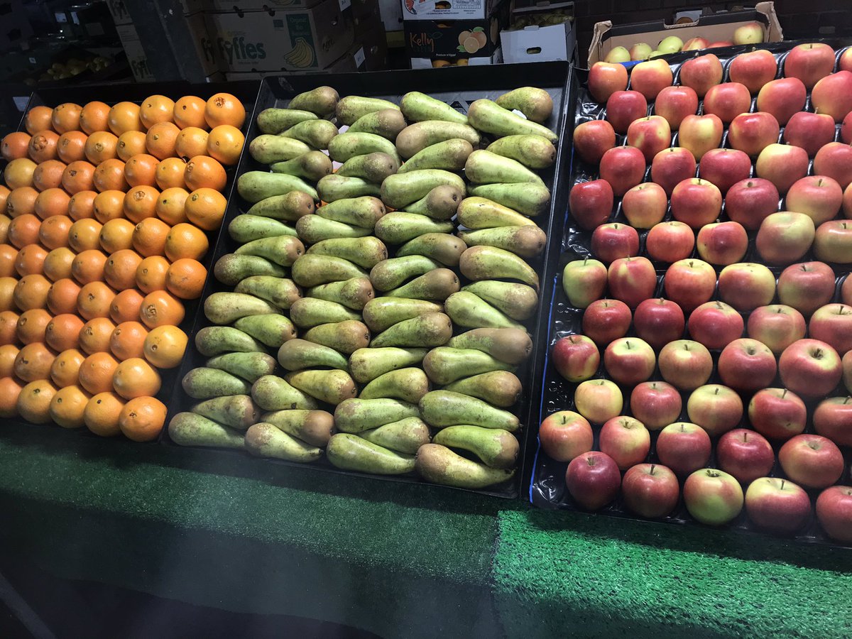 All set up and waiting. Visit ‘steves’ opp John Lewis for all your fruit veg n salad at prices not to be beaten. <a href="/LeedsMarkets/">Leeds Markets</a> @JimBinary <a href="/PFreeNWLeeds/">Plastic free NW Leeds 🐟🌎🐝🇪🇺</a>. #supportyourlocalmarket