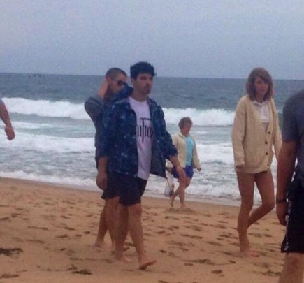 As we all know, they managed to have a friendly relationship some years after their break up. They spent 4th July together and she even attended Joe’s surprise birthday party that his other ex girlfriend Gigi Hadid organized for him.