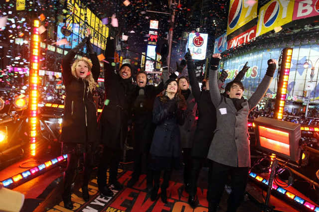 1st pic: Joe and Taylor celebrating New Year’s Eve together; 2nd: Jaylor meeting each other in 2010; 3rd: Joe attending Taylor’s show in 2011; 4th: Joe (with his Jonas bros) and Taylor at the EMAs in 2012.