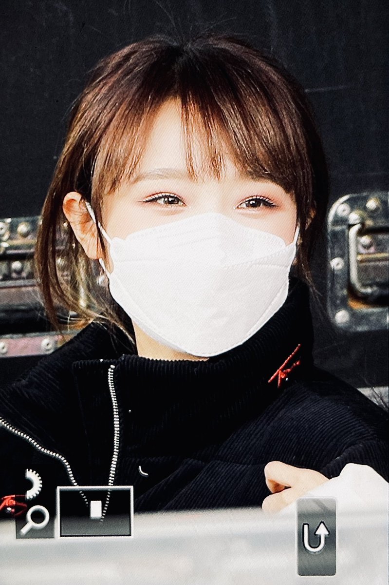 peridot_yn's tweet photo. 210109 음악중심

🙂🙂

#아이즈원 #IZONE #アイズワン                          
#최예나 #CHOIYENA #チェイェナ https://t.co/45zbhS7Ss5