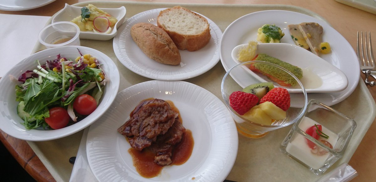 しお ひとやすみ 本日の食事 オードブル2種 トラウトサーモンの香草クルート 白身魚のフリチュール 豚肉の低温ロースト オレンジソース アンチョビ香る野菜のソテー シャリアピンステーキ サラダ フルーツ パン 食塩録