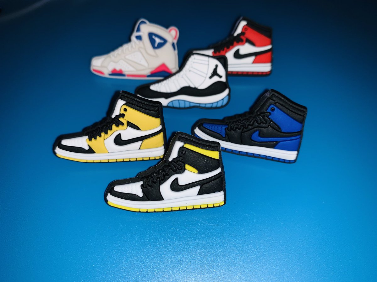 jordayaroom's tweet photo. Croc jibbits #crocs #sneakerhead #jibbits https://t.co/n67LU0WIsA