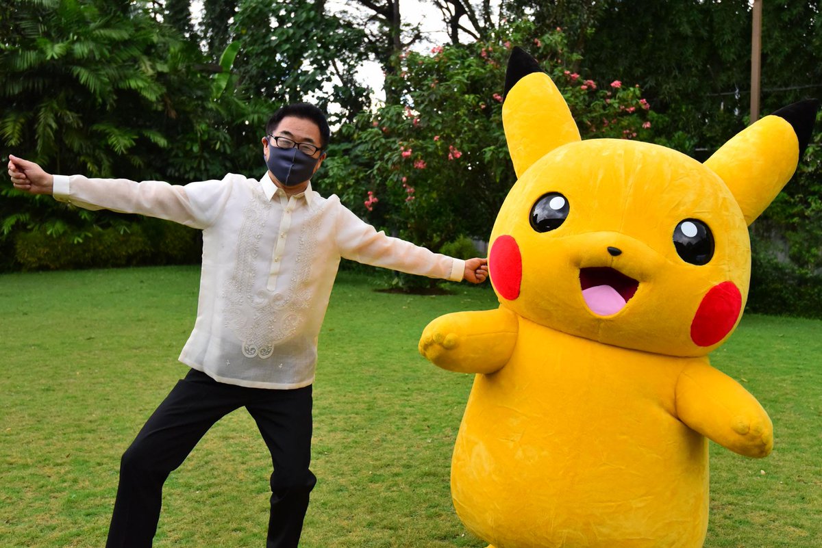 inquirerdotnet's tweet photo. LOOK: Ambassador of Japan to the Philippines Kazuhiko Koshikawa was visited on Thursday by Pikachu, described by the Embassy of Japan in the Philippines as a ketchup-loving pokemon. 📷 Embassy of Japan in the Philippines https://t.co/l1CZimQrB1