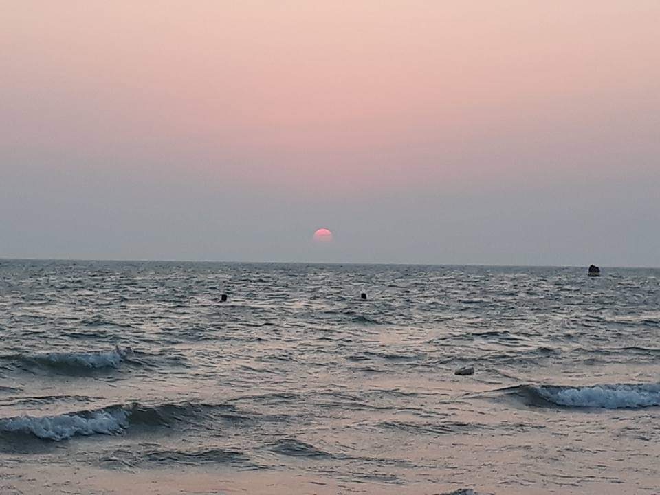 sid_dhi1's tweet photo. I've seen the SEA...🌊🏖️⛱️🏝️🌊
When it is... Stormy n Wild ;
When it is...Quiet n Serene ;
When it is...Dark n Moody ;
AND...in all it's mood ;
I SEE MYSELF 😌😍
Weekend is here... let's nacho 💃
GM tweeps 🌅
#MissingBeachLife
#MaineClickKiHaiPic
#SidharthShukla
#SidHearts https://t.co/GkVb7iMqHO