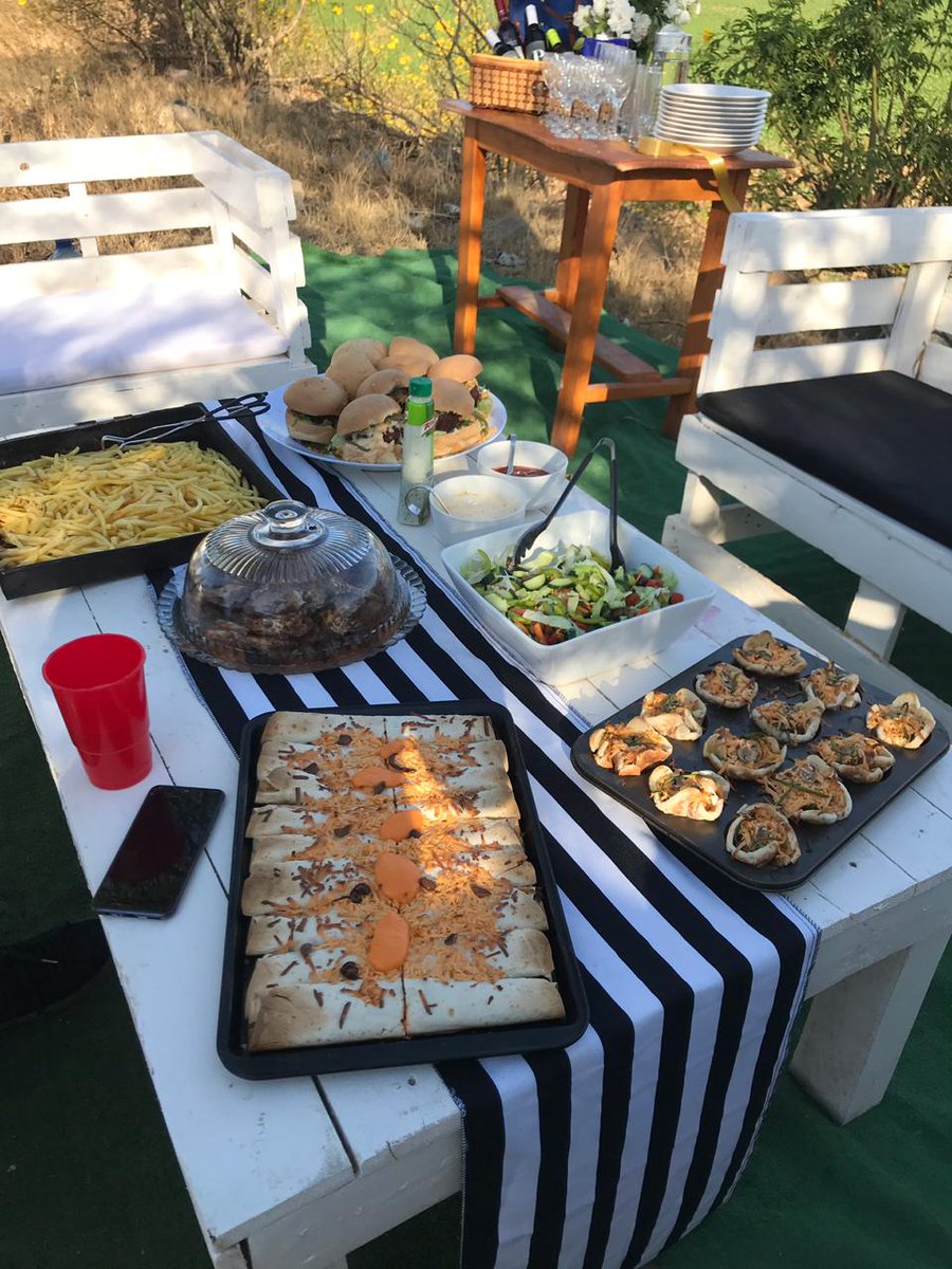 Poppy_feeds93's tweet photo. Poppyfeeds turning ordinary spaces into a wining and dining experience 😍 hosting picnics monthly... if you want want to be a part of this amazing delicious experience don't hesitate to check my IG page Poppy_feeds for invites 😊 #DJSBU #selftaughtchef https://t.co/K7cmhVIqS0