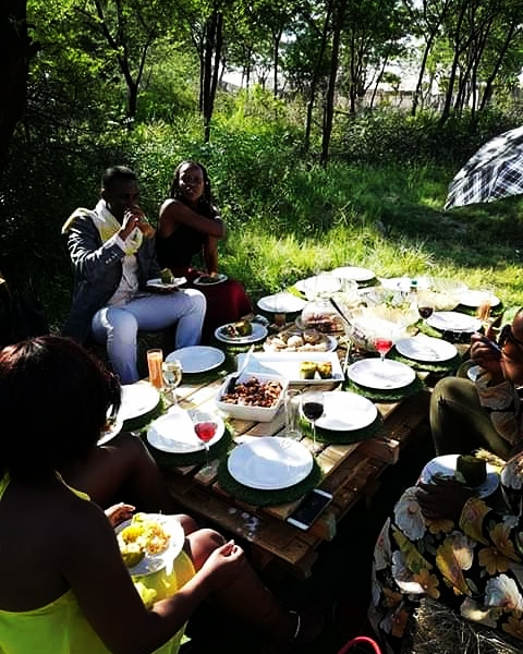 Poppy_feeds93's tweet photo. Poppyfeeds turning ordinary spaces into a wining and dining experience 😍 hosting picnics monthly... if you want want to be a part of this amazing delicious experience don't hesitate to check my IG page Poppy_feeds for invites 😊 #DJSBU #selftaughtchef https://t.co/K7cmhVIqS0