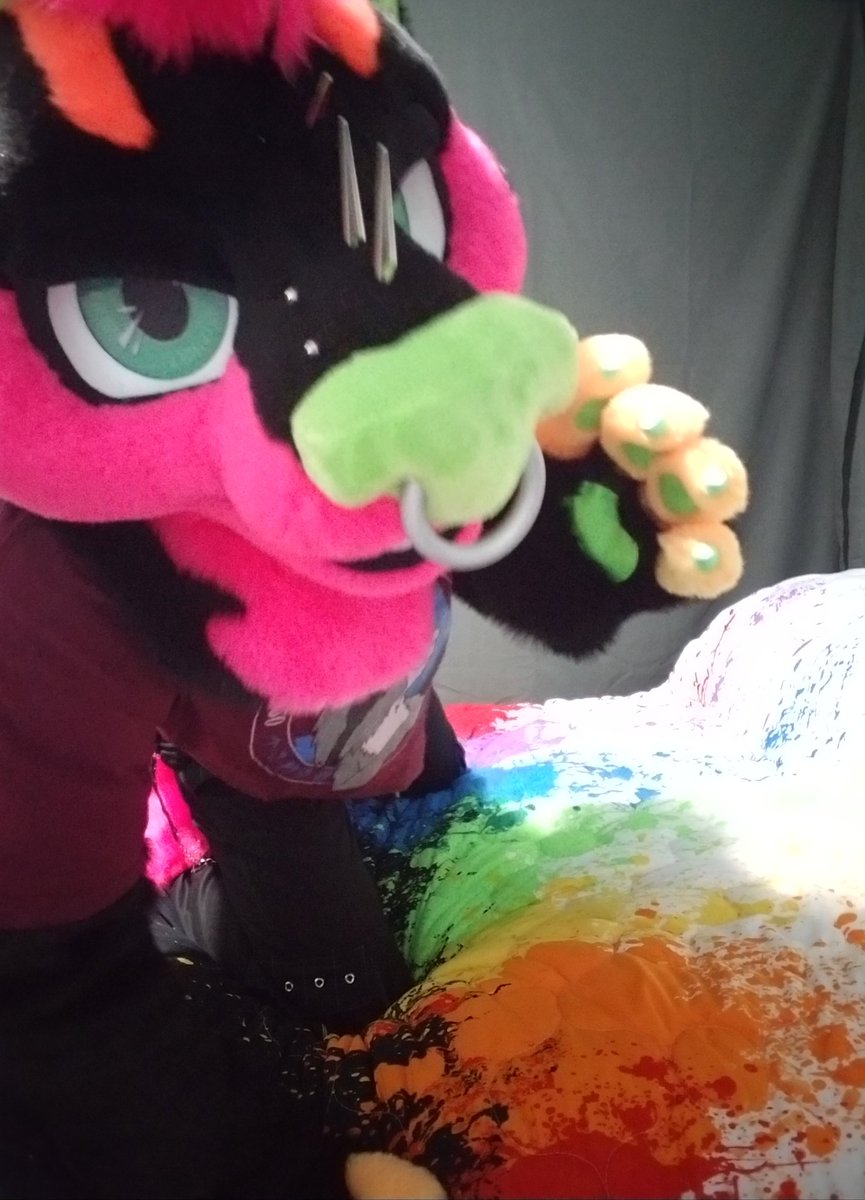 Toxarali's tweet image. I aint no small boi i like to drink and I like to party! What you see is what you get!
Got my don Julio. My mff 2020 shirt and my mff flask! Bought a month ago!
@furfest @lemonbrat #furfest #mff2020 #lemonbrat #FursuitFriday