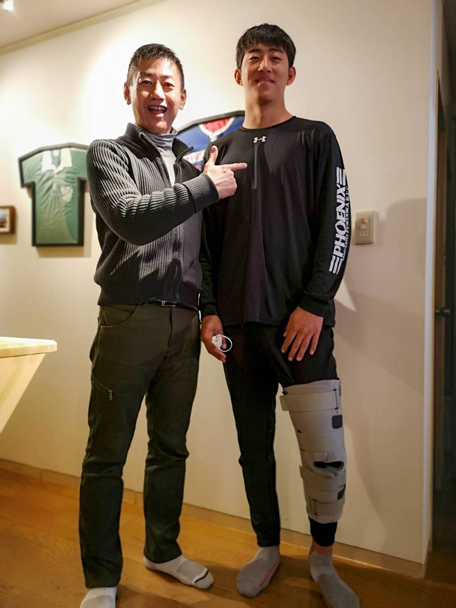 coogee0103's tweet photo. 準決勝まで全試合先発してハードワークしたNo8のソウが顔出してくれました。草ヶ江ヤングラガーズで小学4年から受け持っていたかわいい教え子です。まだ2年生でもうすぐ始まる新人戦に備えて、打つ酸素O2ジェットウェーブを使用してメンテナンスしました。
#O2ジェットウェーブ https://t.co/4IFg2qnCxn