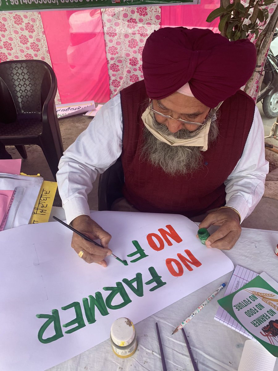 sonpreetjawanda's tweet photo. ਸਾਡੇ ਲਈ ਮਖਾਣੇ ਜਿਹੜੇ ਦੁਨੀਆ ਲਈ ਦੁੱਖ ਨੇ
ਤੇ ਇੱਟਾਂ ਦੇ ਸਰ੍ਹਾਣਿਆਂ ‘ਤੇ ਮਖ਼ਮਲ਼ੀ ਸੁਪਨੇ
ਜੀ ਦੂਰ ਕਿਤੇ ਪੱਥਰਾਂ ‘ਤੇ ਤੇਗਾ ਘਸੀ ਜਾਂਦਾ ਏ
ਸੂਲਾਂ ਉੱਤੇ ਖੜ੍ਹਾ ਵੀ ਪੰਜਾਬ ਹੱਸੀ ਜਾਂਦਾ ਏ ~
#farmersfightuntilwin https://t.co/tB22TWRQXZ