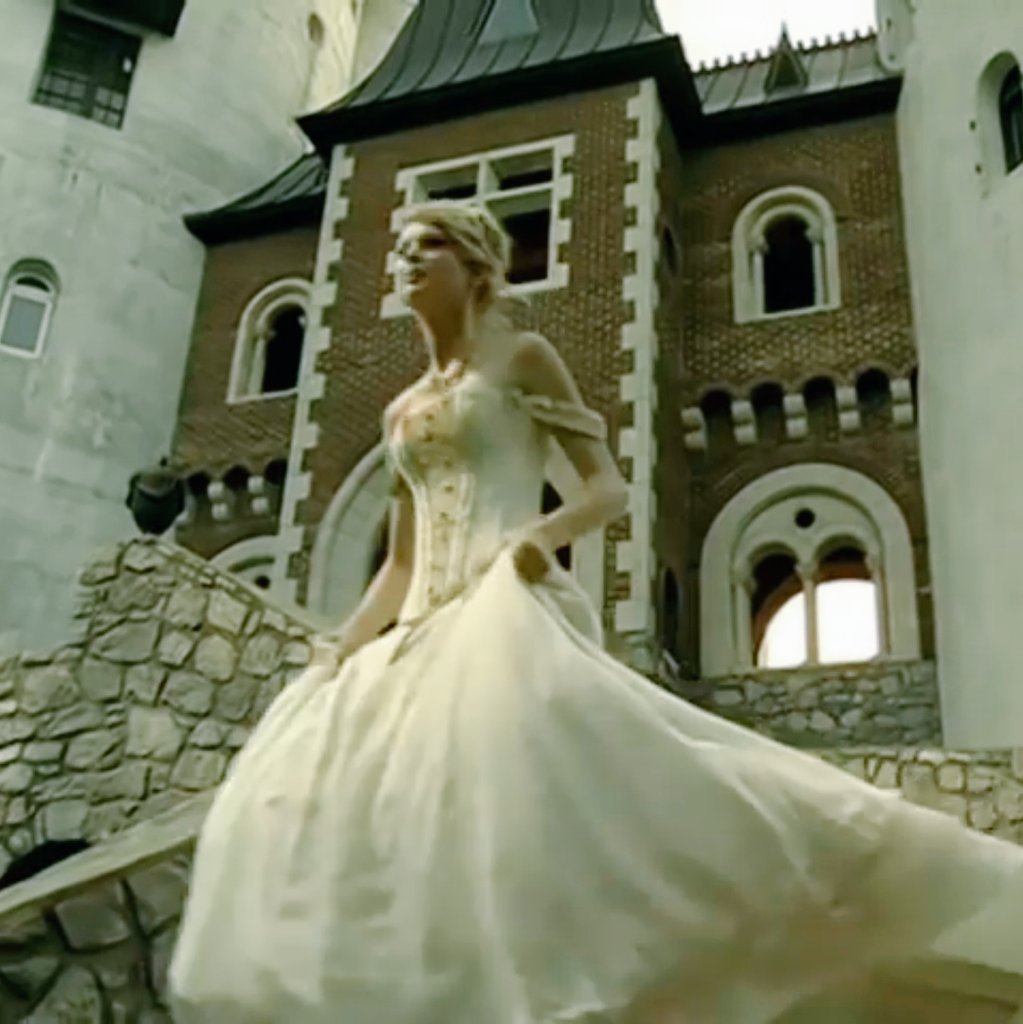 Taylor Swift Filming Locations that you can visit after this pandemic :A THREAD "LOVE STORY" | CASTLE GWYNN NEAR NASHVILLE, TENNESSEE 