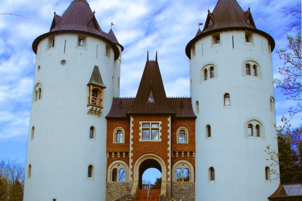 Taylor Swift Filming Locations that you can visit after this pandemic :A THREAD "LOVE STORY" | CASTLE GWYNN NEAR NASHVILLE, TENNESSEE 