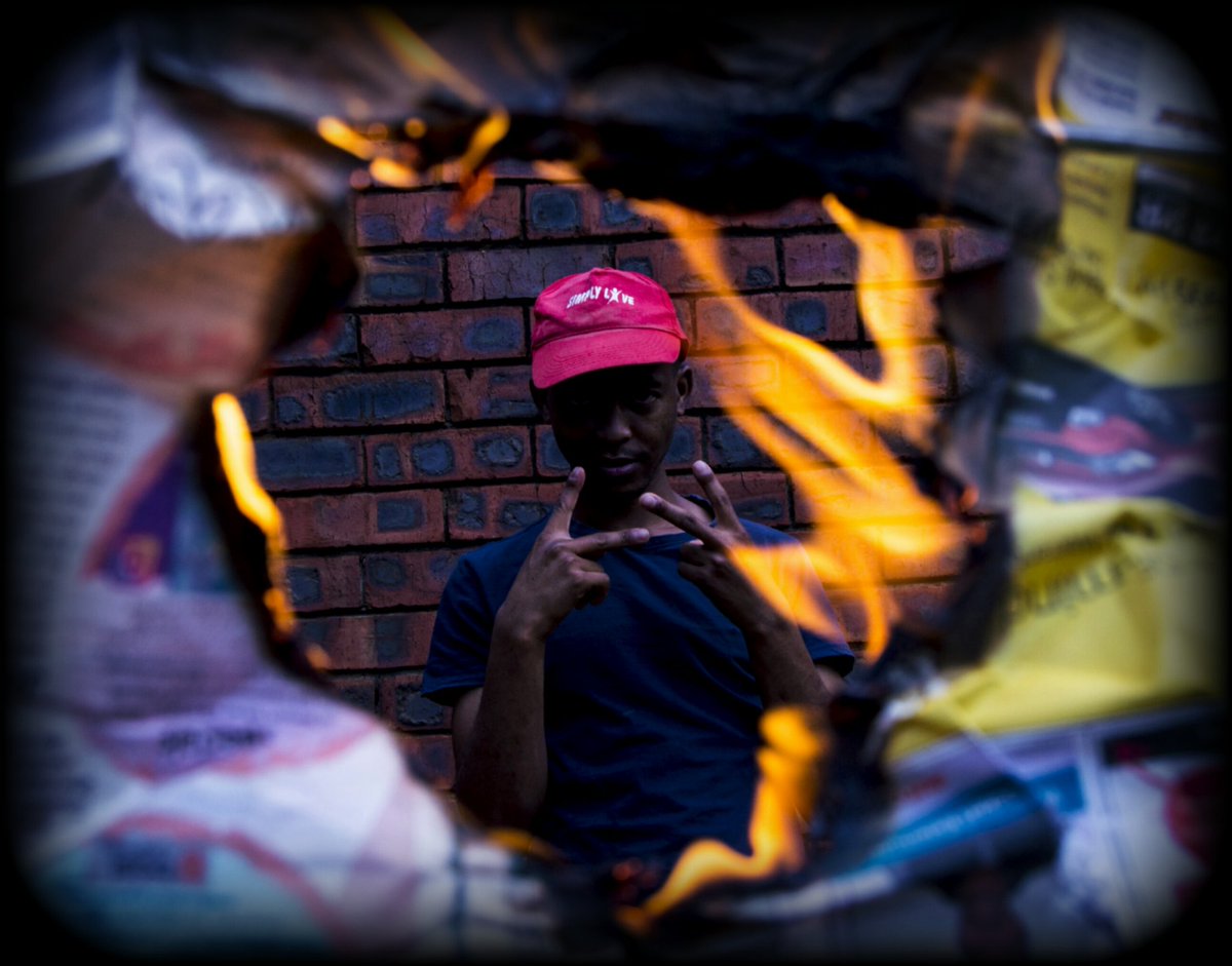 TwitchInfini's tweet photo. Fire baby yeah fire
#infinitwitch 
#smiletheworldneedsit 
#creativephotoshoot https://t.co/g5gCl5obCk