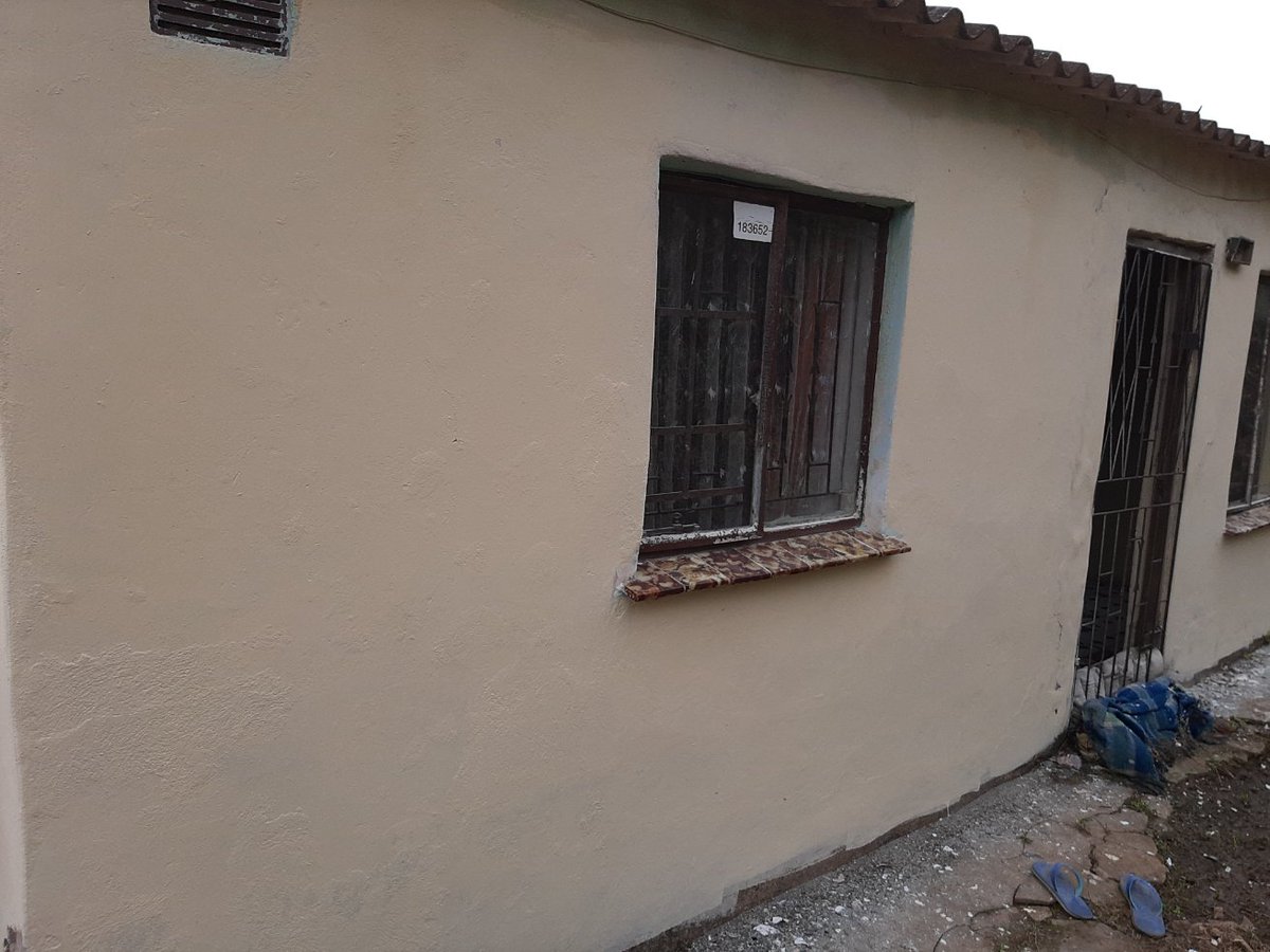 SboneloMthuli's tweet photo. #DJSBU we do interior and exterior paintings at a very low cost. You can easily contact us on 0712858778 for a quotation. https://t.co/daFI6HpnfB