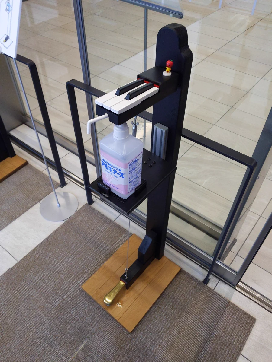 ヤマハはやっぱり違う？ピアノ風消毒液が置かれているwww