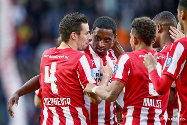 psv_fansnl's tweet photo. VIDEO | Warm draaien voor de kraker tussen Ajax en PSV https://t.co/MoieW6voYk #PSV https://t.co/ObtXyjWRCg