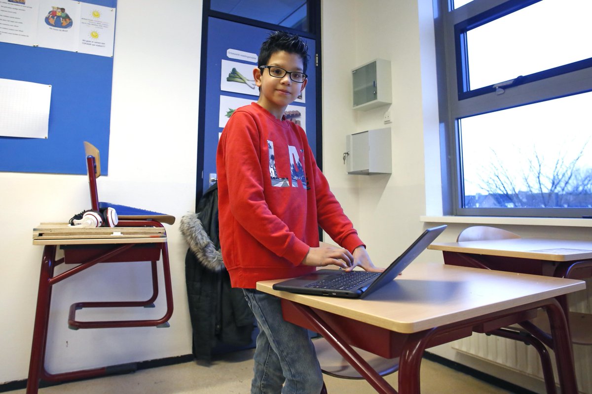 Tibor (11) gaat graag naar de noodopvang op zijn basisschool De Wijngaard; ’Thuis leren is niet leuk, het is er te druk’ dlvr.it/RqCKcD