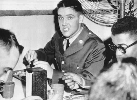 100Elvises's tweet photo. Happy Birthday ELVIS, we miss you. :(
https://t.co/6C7r24QQaG https://t.co/70UNYrwyIL