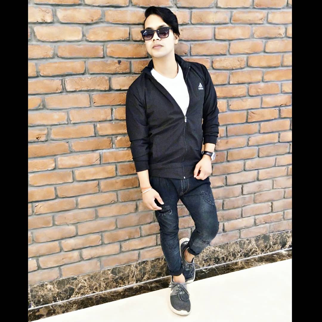 ADKVISHAL6's tweet photo. Study in classics. Write your Own Rules💗💗
.
.
.
.
.
.
.
.
.
#life #rule #lifestyle #fashionboy #fashionmodel #modellingpic #photography📷 #picoftheday #photoftheday #artist #bollywoodindustry #celebritylifestyle #newdelhi #dlfmallofindia #dlfmallnoida #viralme #adkvishal https://t.co/kffTkHOiCe