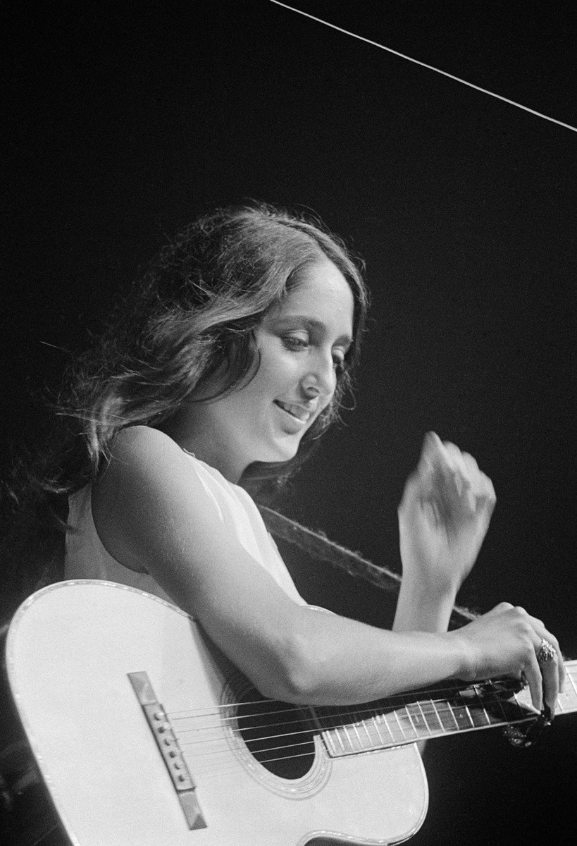 Happy 80th birthday to legendary American folk singer, songwriter and activist Joan Baez. 