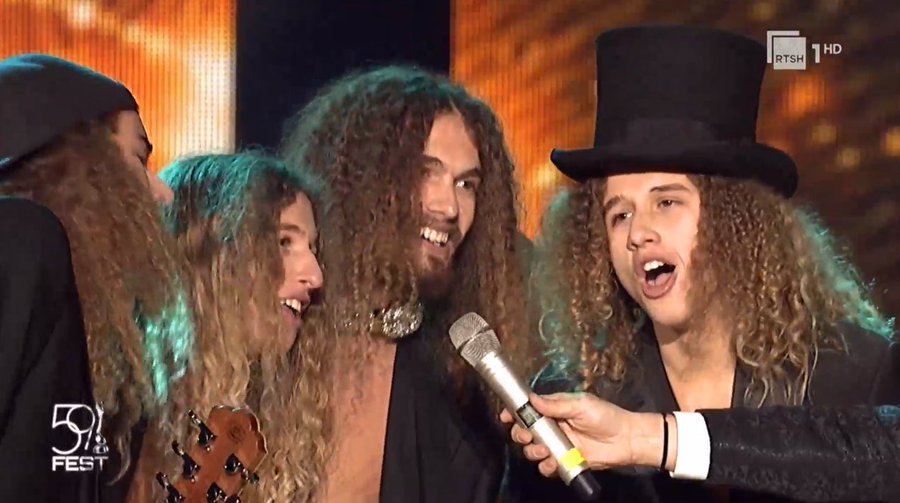 aussievisionnet's tweet photo. Remember the shirtless long-haired Aussies @MixdUpEvrything who performed 'Winds of Change' at #FiK59 🇦🇱? Well we chatted to them to find out more about the band, how the performance came about & if we could expect to see them at Australia Decides 2022:
https://t.co/5Qkyb5lXBS https://t.co/dxdu2q6q6r