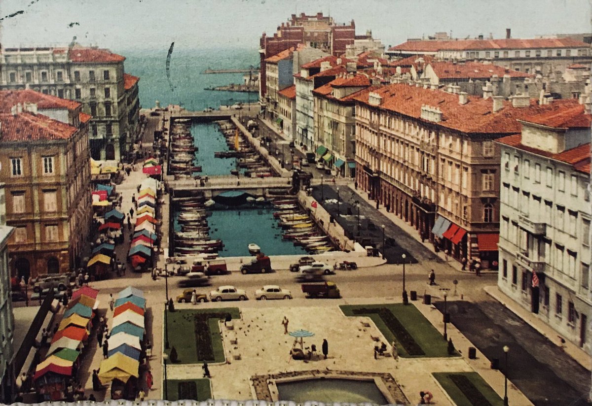 #Trieste #Anni60, boom dello shopping slavo, quando ogni weekend arrivavano dalla #Yugoslavia anche 100mila persone in #Ponterosso sul #Canalgrande, fulcro del commercio transfrontaliero simbolo del quale era il #cowboika, il mitico #bluejeans