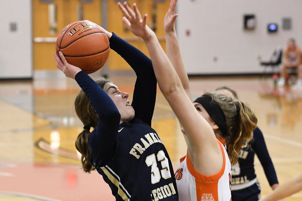 🏀.<a href="/GLCATATHLETICS/">Greater Latrobe Wildcat Athletics</a> girls top <a href="/frladypanthers/">Franklin Regional Girls Basketball</a> 51-38 in Class 5A Section 4 season opener.
LBE: Ava Vitula &amp; Anna Rafferty - 13 pts each.
FR: Sophia Yaniga 11, Sophia Reitz 10.
See more pics and game recap on our site>> westernpasports.com/blog/2021/1/gi…. Full photo gallery online Saturday.