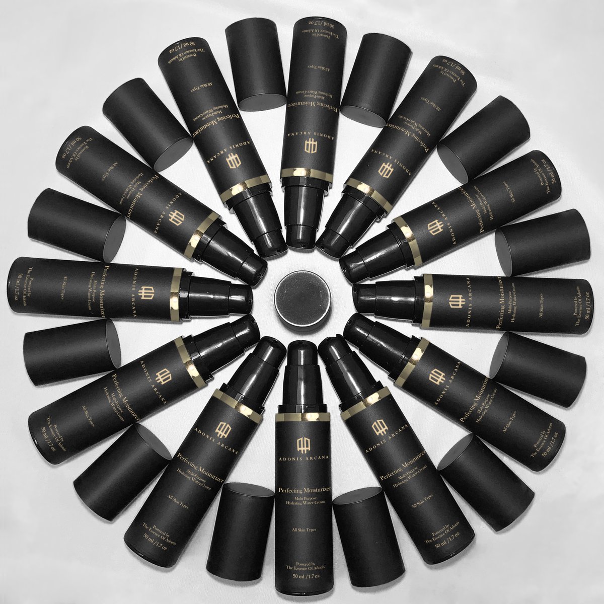 adonis_arcana's tweet photo. The Perfecting Moisturizer.

A daily gel cream with incredible hydrating power immediately bursts into water on contact with skin, giving smooth &amp; more even looking skin: less visible redness
Featuring a weightless soft-focus filter: your skin will look &amp; feel at peak performance https://t.co/fVZSbsceeb