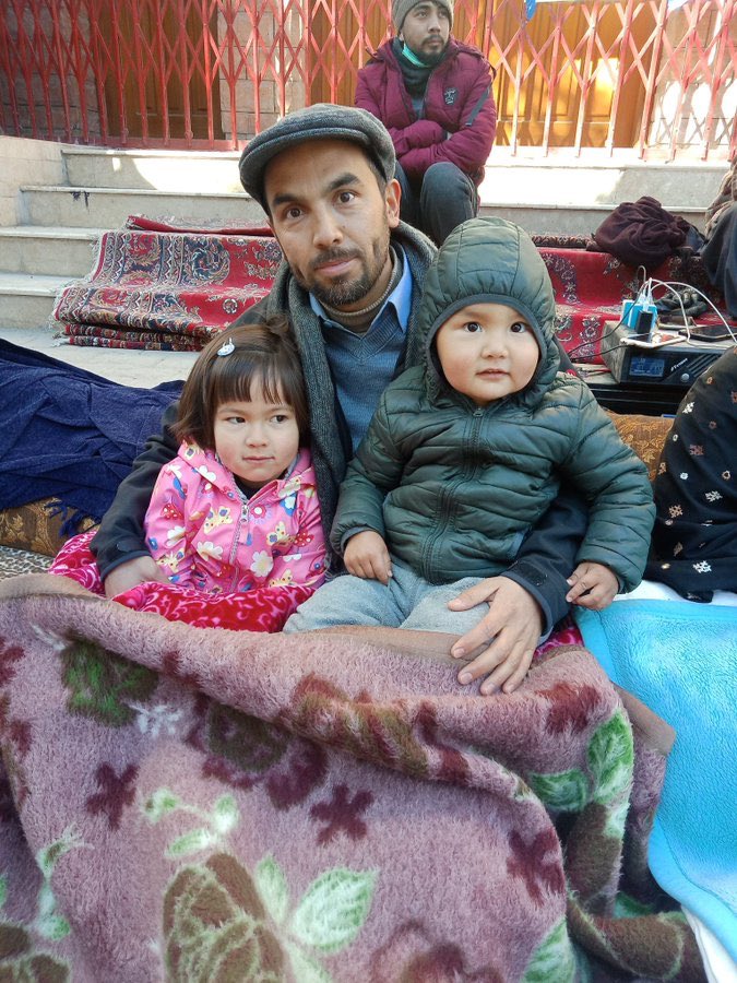 Changovski's tweet photo. With my daughter and son. We want their right to life protected. Is that too much to ask, @ImranKhanPTI @OfficialDGISPR @ArifAlvi ??

#PMshudApologize #WeDemandApology 
#HazaraKoJeenayDo https://t.co/fBJjGhimNq