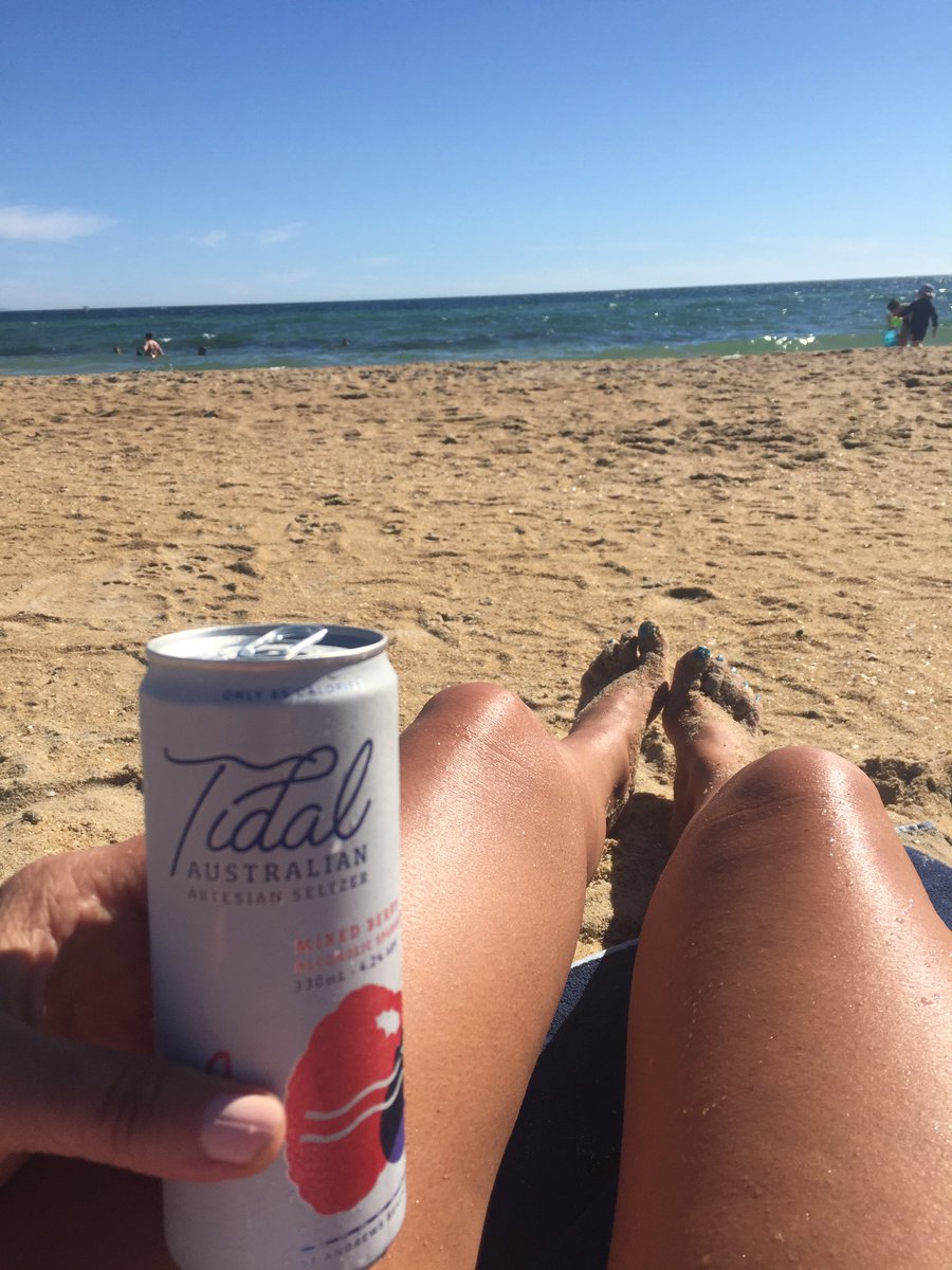 isonepower's tweet photo. 🇦🇺 Summer Vibes 👙☀️🍹#sharksswimhere 🦈😉 #sharkspottedearlier 🤩😱😳 https://t.co/rGiioasafh