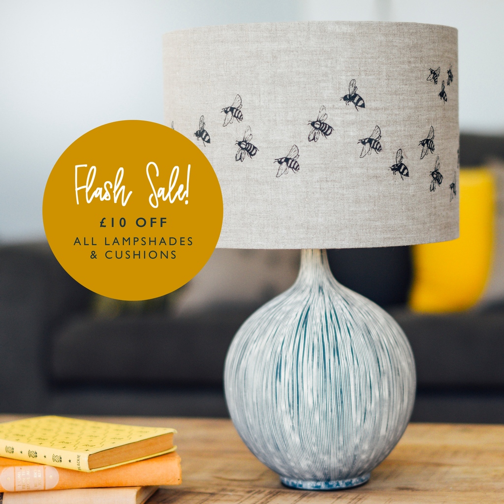 helenroundarts's tweet image. FLASH SALE • This weekend I'm really excited to share that we're offering... 

£10 off all lampshades and cushions 💡

Valid until Sunday night! 

helenround.com