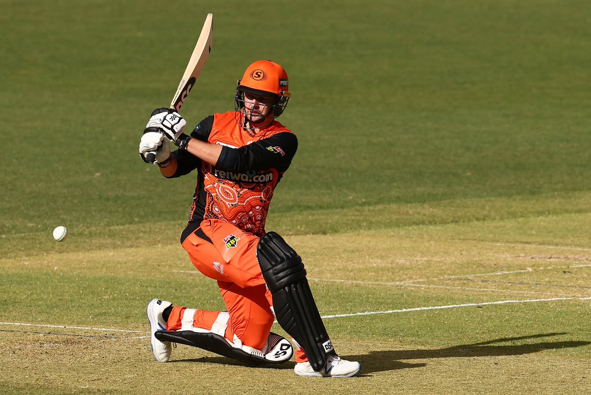 weRcricket's tweet photo. Yet another fifty for Colin Munro🔥Gets there off 40 deliveries👌 He's anchored the Scorchers' innings to a nicety💪
Live Match Report ➡️https://t.co/LFZp8IuHrm
#BBL10 #PSvsST https://t.co/LqmlEOBoWZ