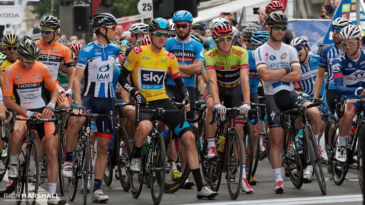 Ada yang duduk di saddle gak? Ya gak ada karena gak mungkin berhenti duduk di saddle! Kecuali gambar ke-2 yang paling belakang soale tangane pancikan pager deloken wae.