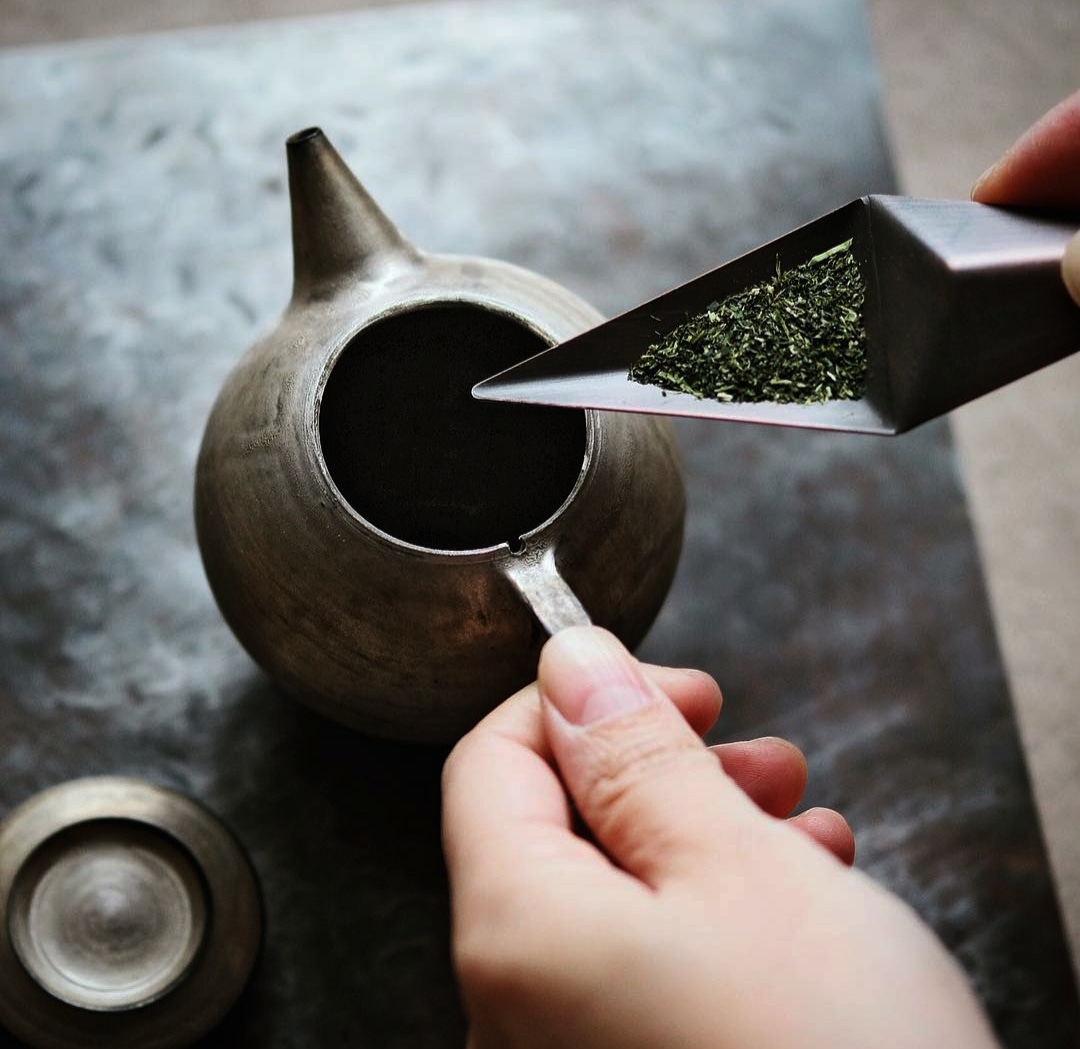 CHAMINGTea's tweet photo. 💦 Water - The mother of tea 💦 According to an ancient chinese proverb, #water is the "mother of tea". As it makes up 99 per cent of a cup of #tea, there is some truth to this. The #quality of water you #infuse with has a major impact on the #flavour of your tea.
#ChamingTea https://t.co/lvxk0A8ySH