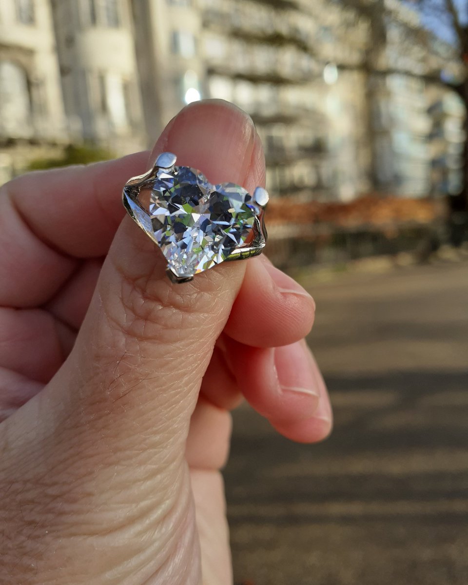 sparklydolls's tweet image. #heartring #ringsilver #trendyrings at SparklyDolls.com 🌟💍💕