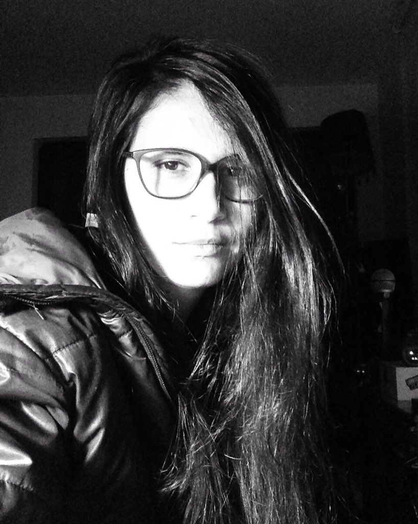 catavilaoficial's tweet photo. ¿Quién es esta? Soy yo 🙋🏽
#peloliso 🤓 https://t.co/B5T2M6Gpsp