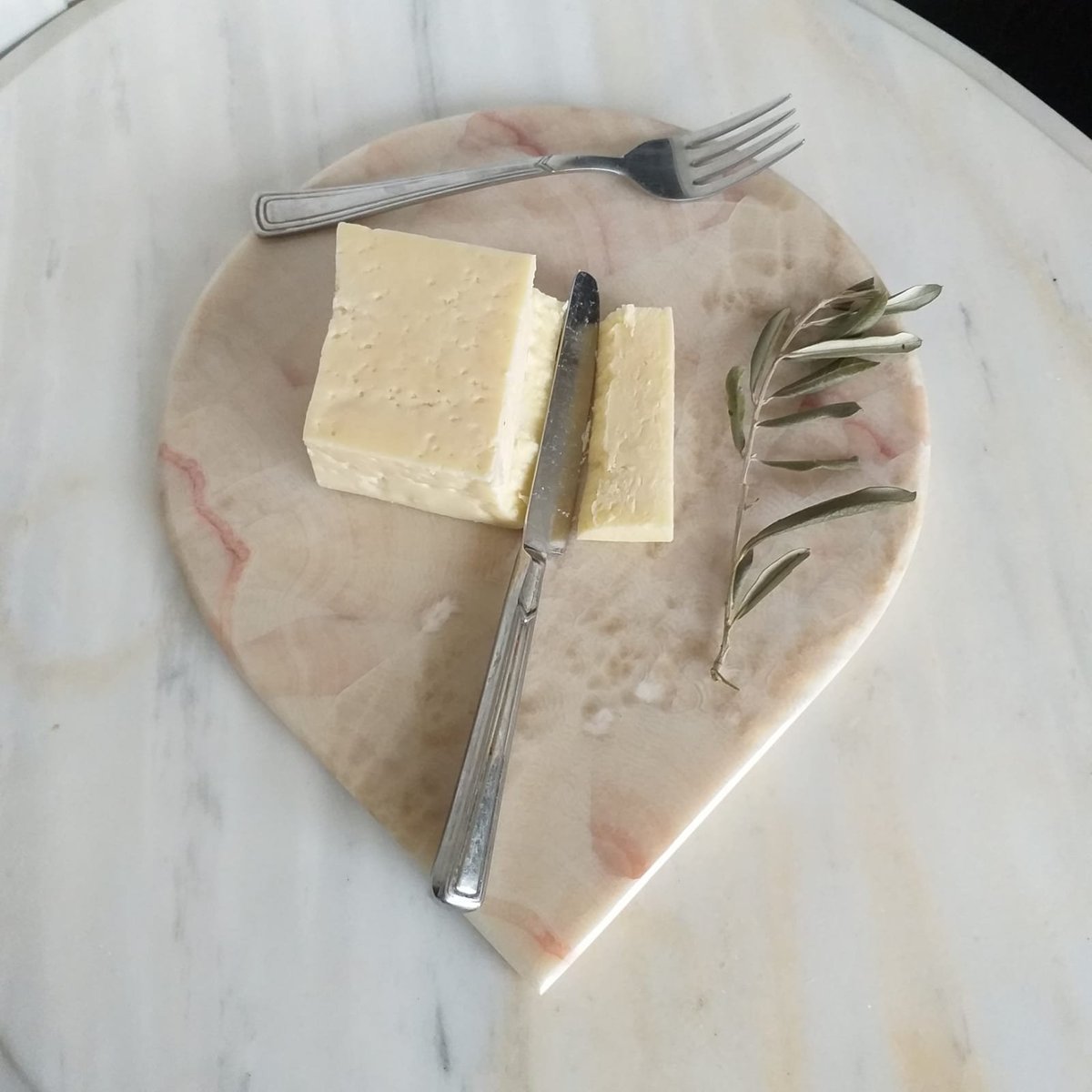 ali_ocaktan's tweet photo. Excited to share the latest addition to my #etsy shop: Marble Cheese Board, Onyx Serving Tray, Chopping Board https://t.co/15px86OGTf #rosegold #birthday #christmas #rainbow #stone #marblecheeseboard #onyxservingtray #choppingboard #glasscoaster https://t.co/u5VYJKS2h5