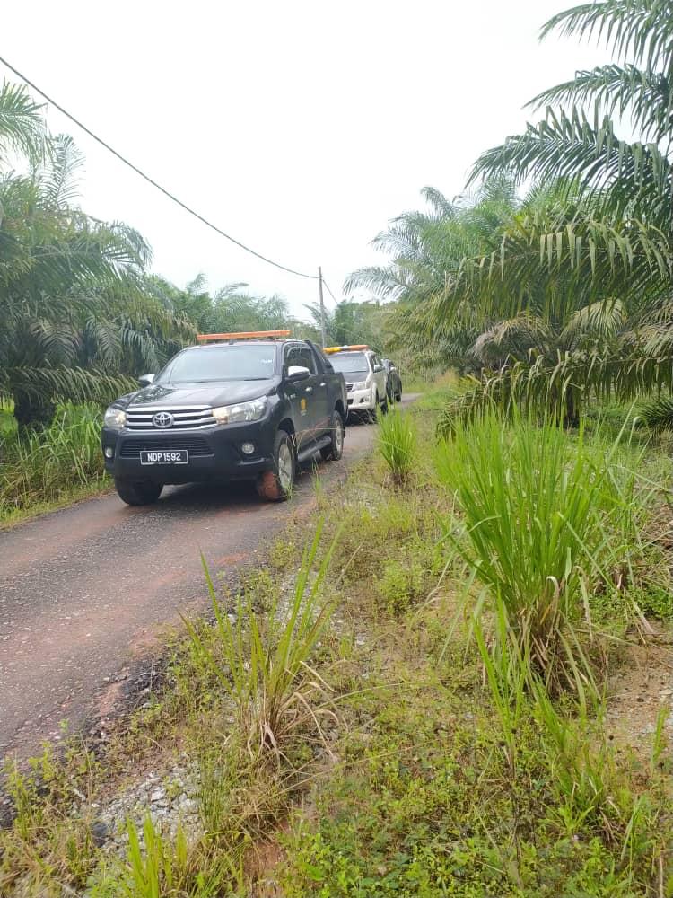 JKRJempol's tweet photo. 9 Jan 2021

Unit Penyelenggaraan dan Operasi (UPO) JKR Jempol telah digerakkan bagi memberi bantuan dan sokongan logistik kepada JKR Bera bagi misi agihan bantuan kawasan banjir sekitar daerah Bera, Pahang.

@JKRNS
#JasaKepadaRakyat 
#TogetherWeDeliver 
#BersihMuafakatSejahtera https://t.co/7vTNuvpJRv